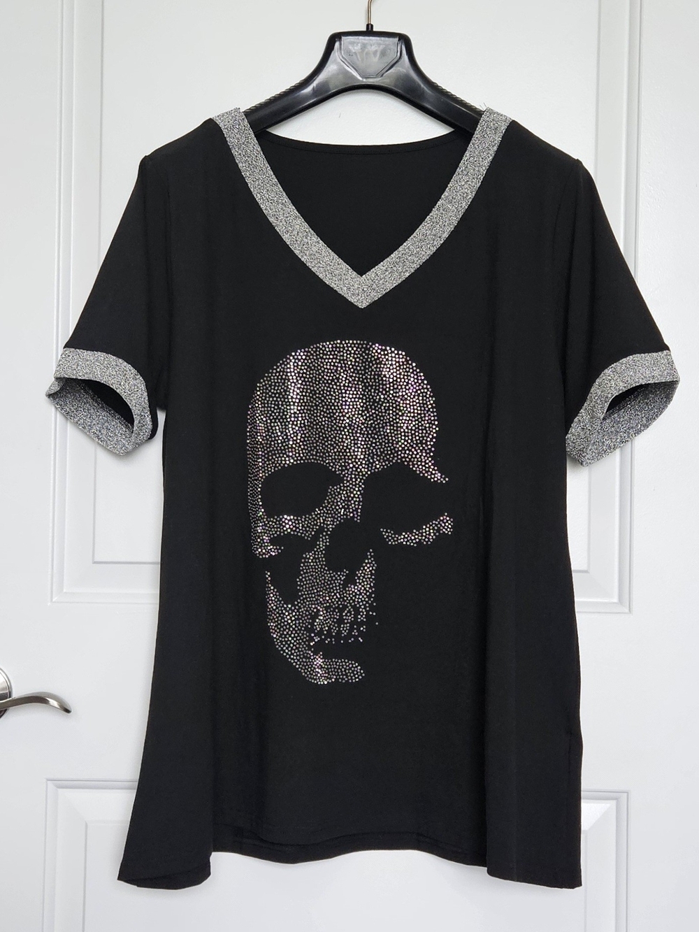 Women's Plus Size 2XL Black Rhinestone Skull Top with Silver Trim